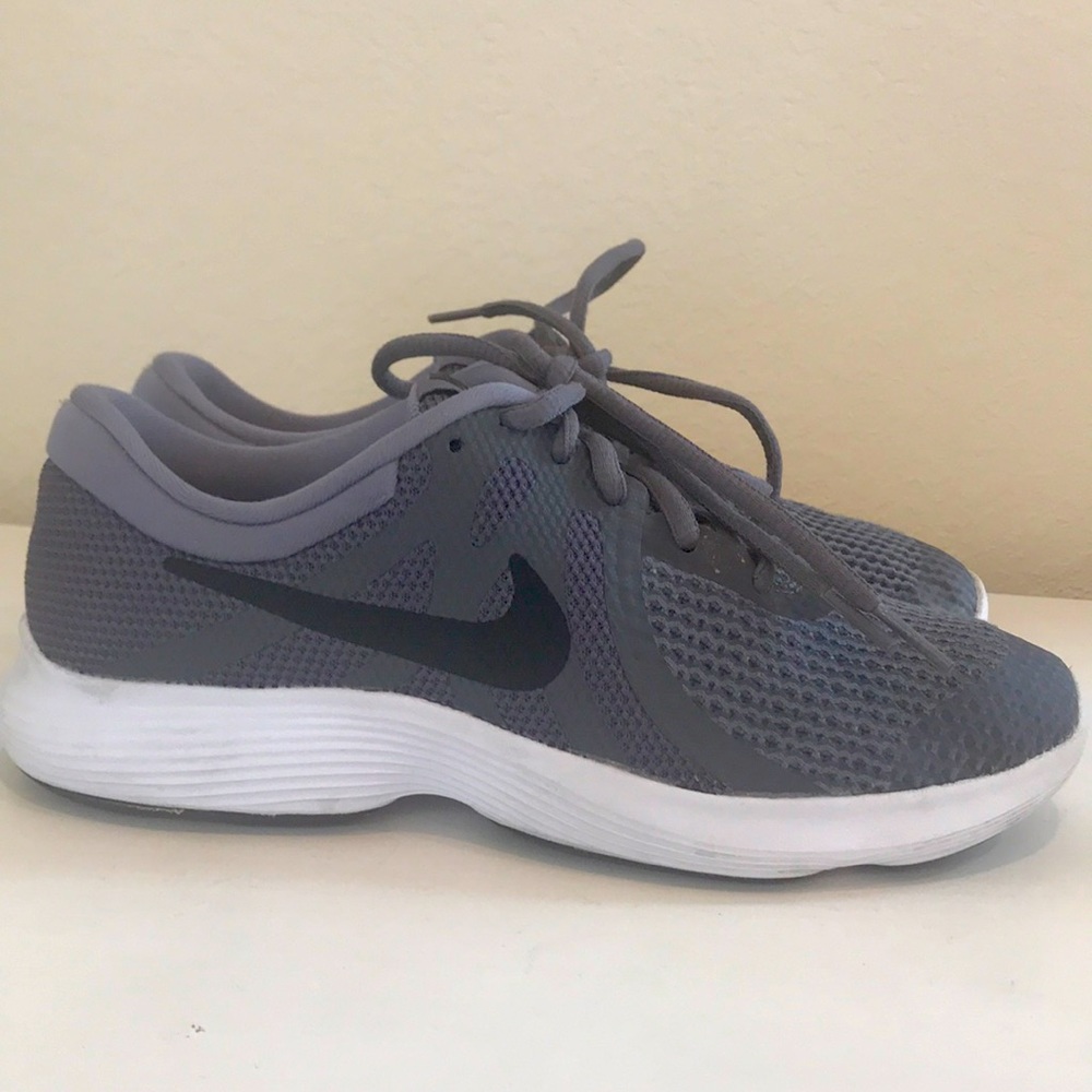 Nike Revolution 4
